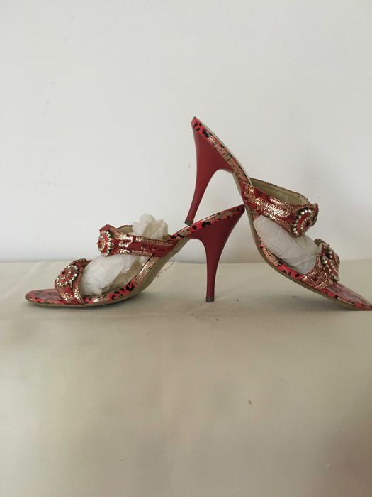 шлёпанцы на каблуках