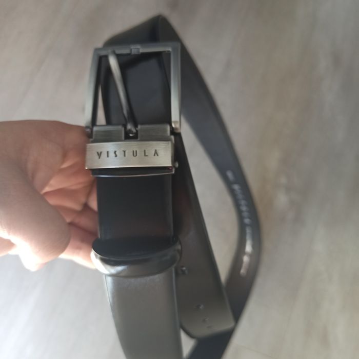 Garnitur Vistula z kamizelką, poszetką, paskiem oraz pokrowcem