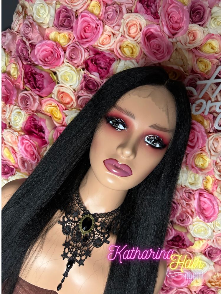 Peruka ciemna na siatce lace front karbowana wig