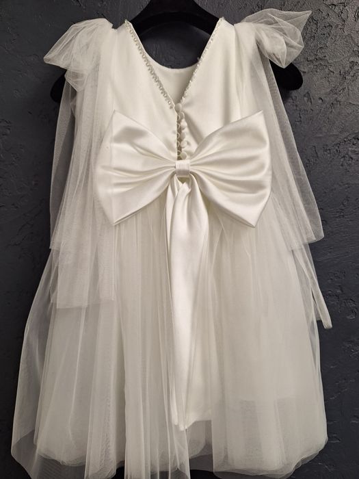 Сукня святкова кольору айворі для дівчинки 4-5років