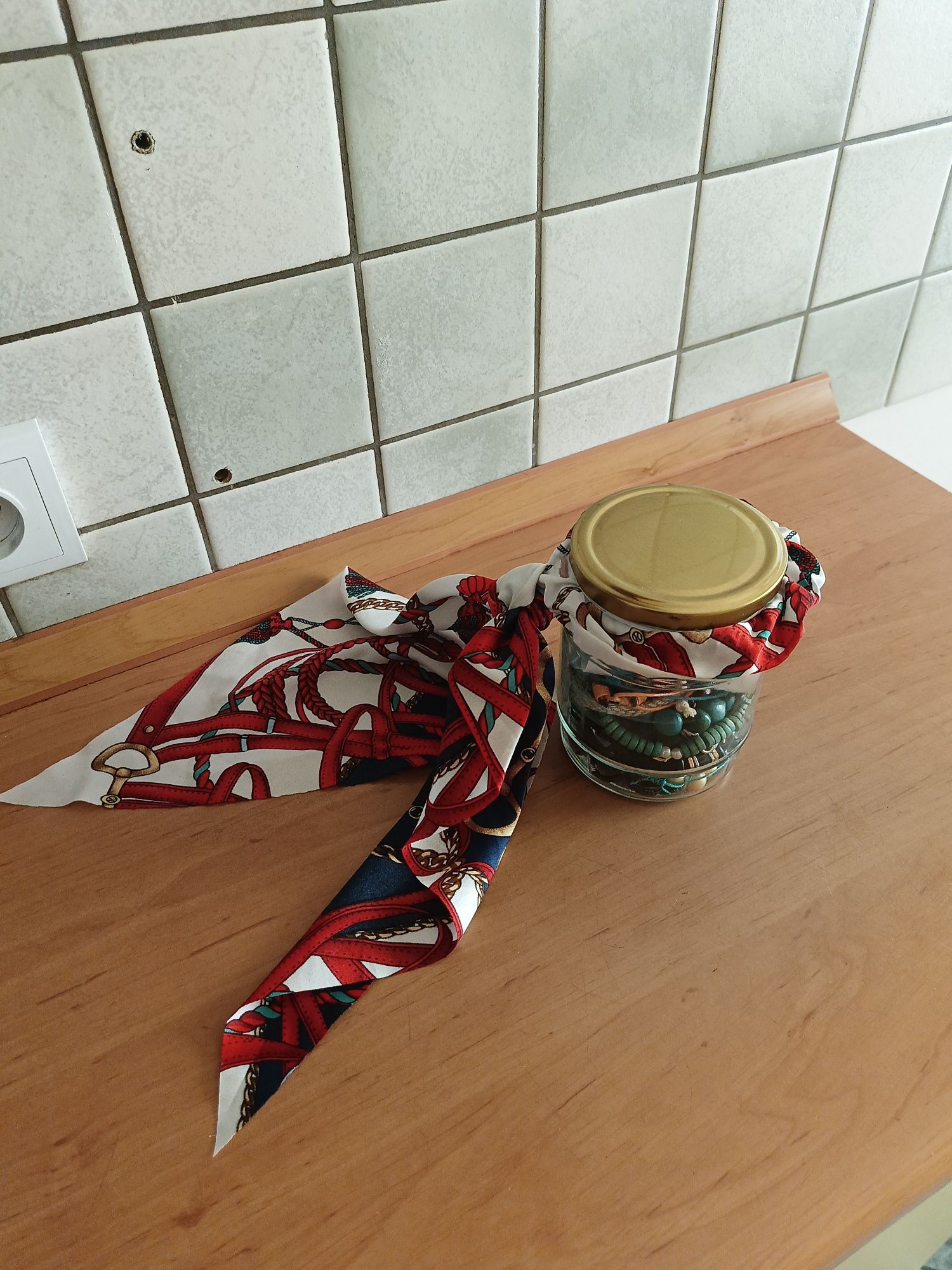 Słoik z biżuterią