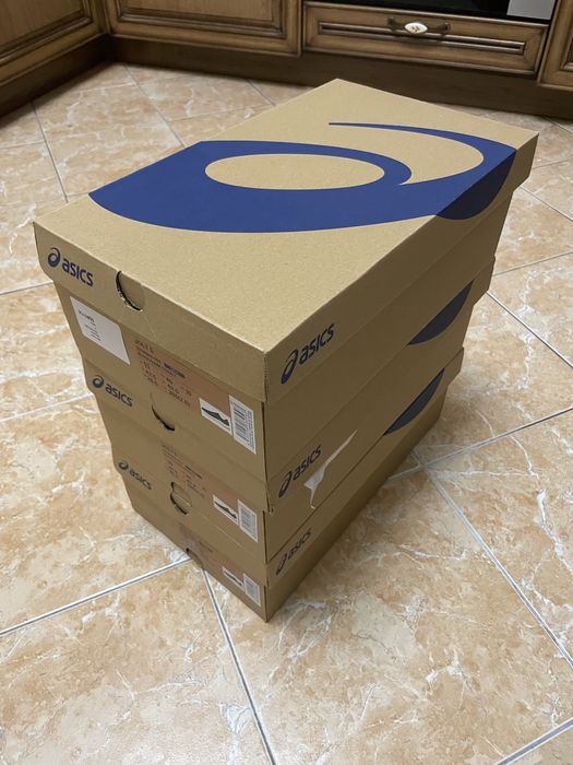 Пусті коробки від взуття