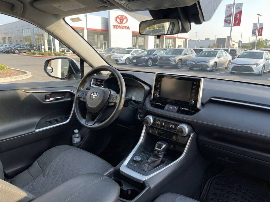 Toyota RAV4 2019 Офицеал. 2.0 Полный привод