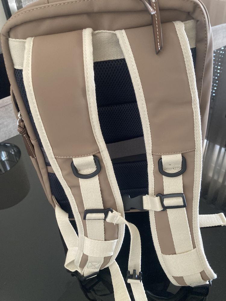 Mochila Parfois nova