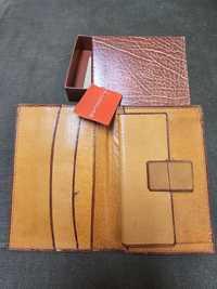 Nowy skórzany portfel