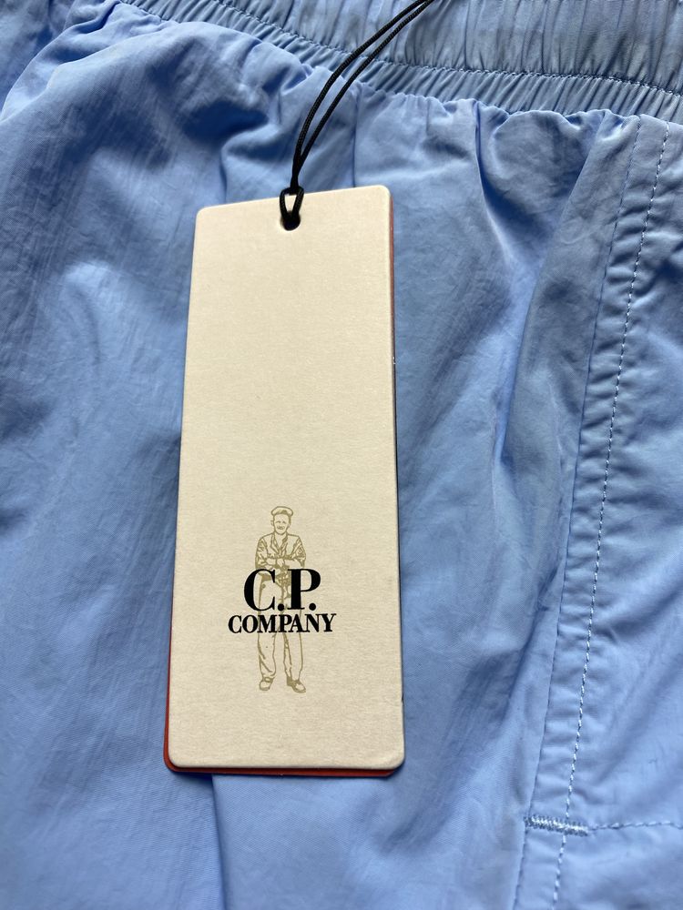 CP company нейлоновые шорты