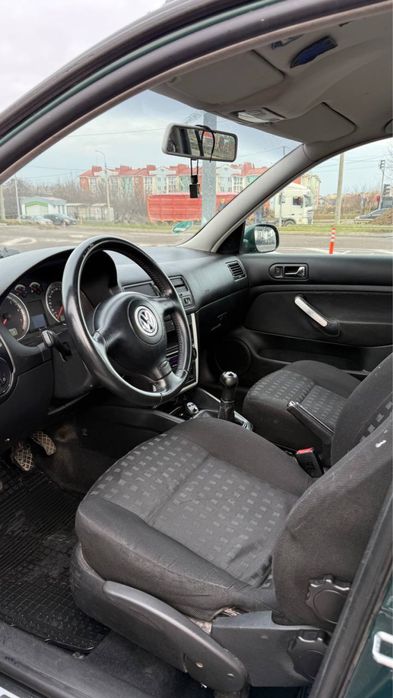 Продаєця автомобіль в хорошому стані