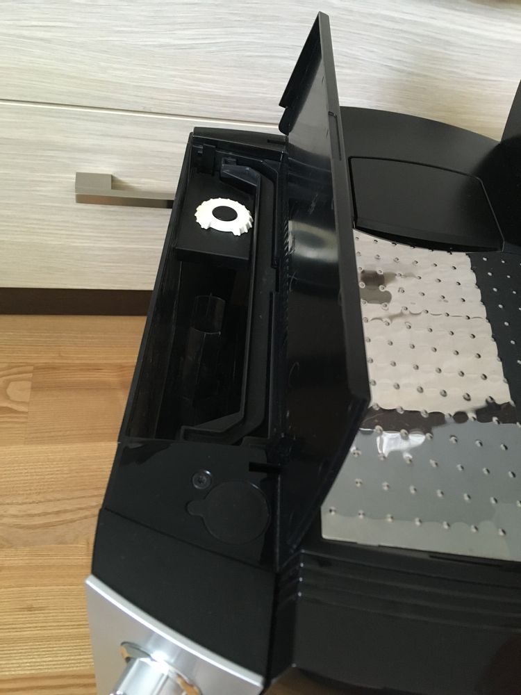 Jura F70 Ekspres do kawy z młynkiem 8950 kaw