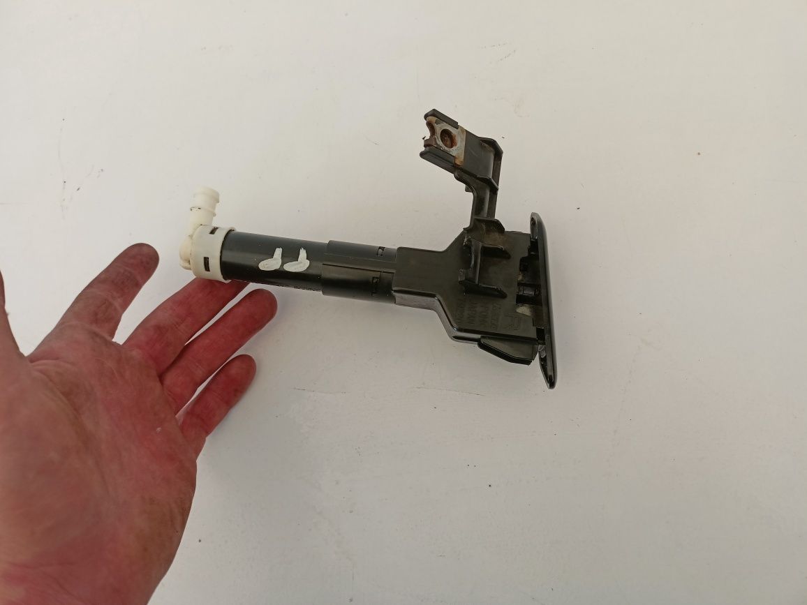 Toyota RAV4 III 3 lift FL 08-10 spryskiwacz sprysk prawy przód lampy