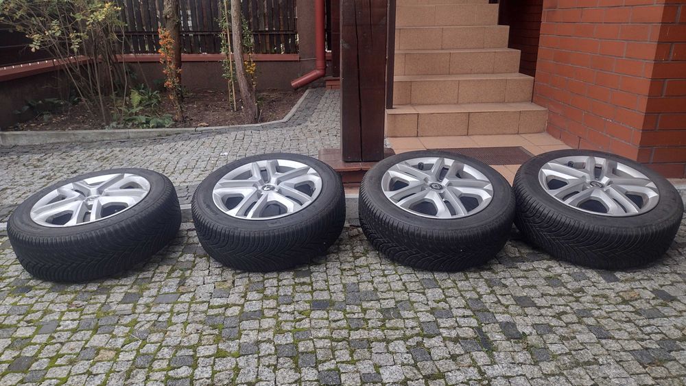Felgi stalowe z oponami zimowymi