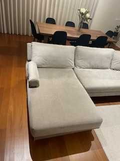 Sofá chaise longue  beje