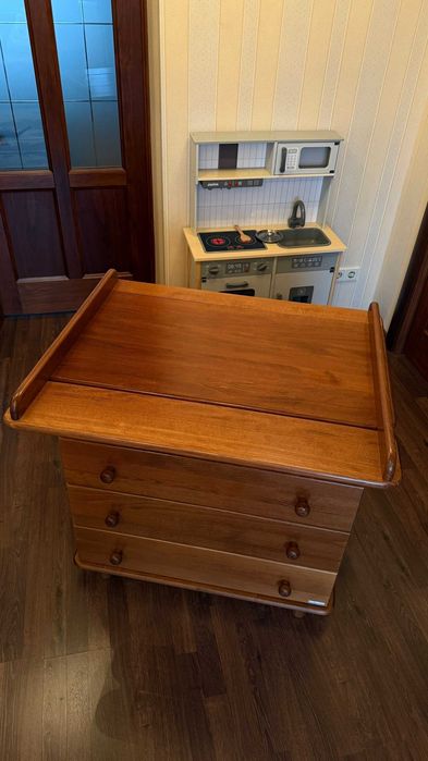 Продаю пелінальний комод з масиву бука.