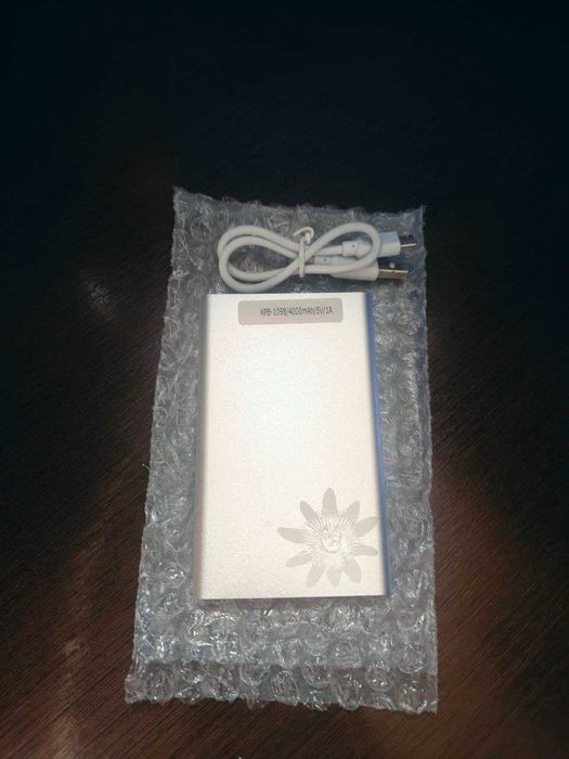 продам новый павербанк 4000а