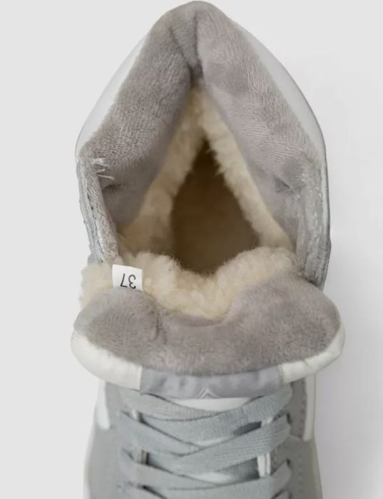 Кросівки жіночі зимові на хутрі, колір біло-сірий