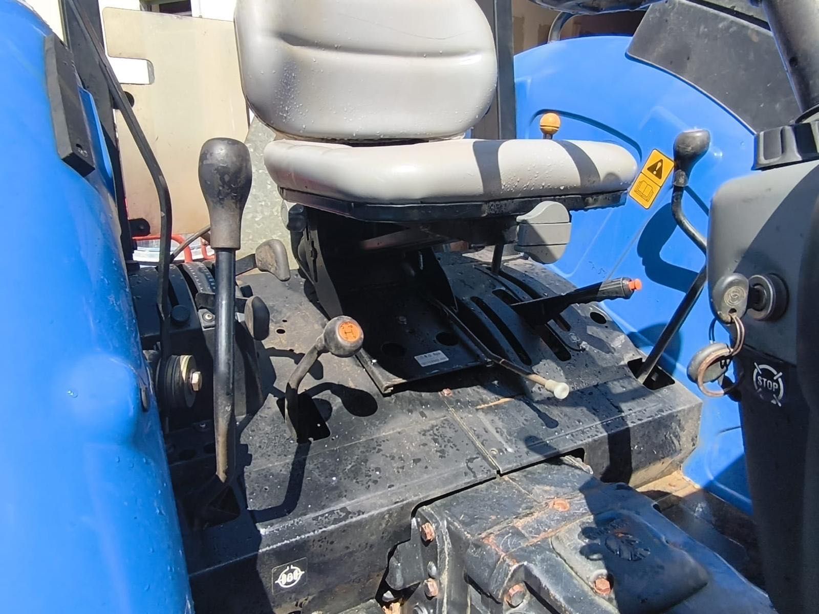 Tractor New holland tn60 e alfaias
