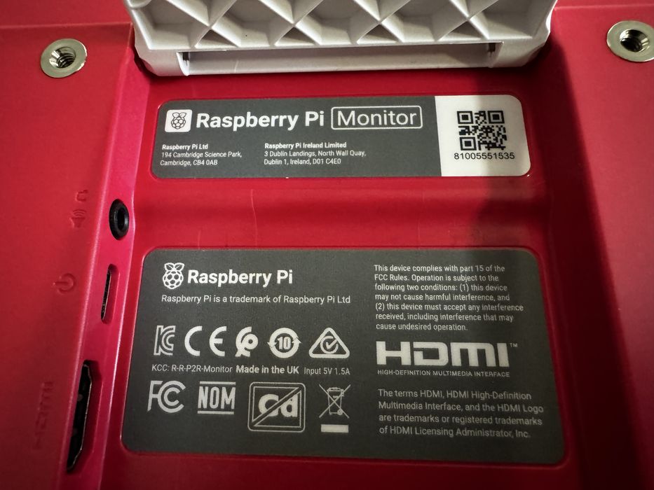 Zestaw z Raspberry Pi 500 - EU 8GB RAM 2,4GHz + oficjalne akcesoria