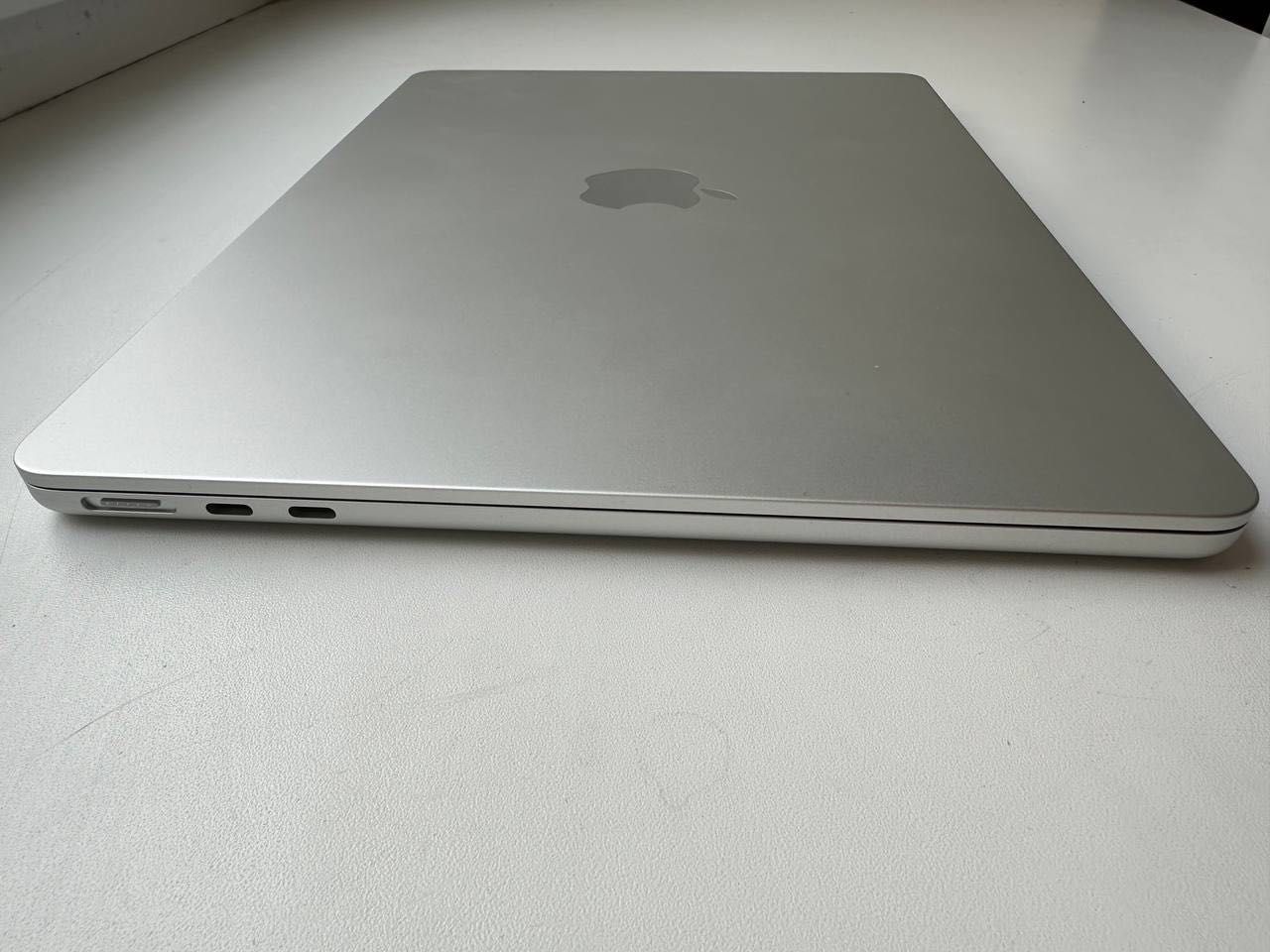 Ноутбук Apple MacBook Air 13.6 M2 Silver 8/256 2022 в ідеальному стані
