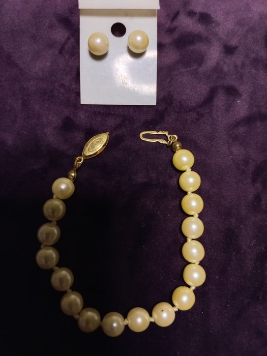 Клипсы чешские.Есть такие комплекты.