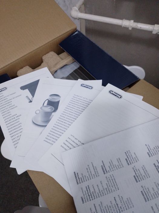 Кавоварка ріжкова Delonghi EC260BK