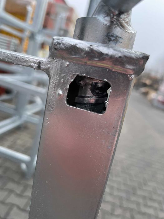 Poręcz ściskowa barierka BHP szalunkowa zabezpieczająca słupek poręczy