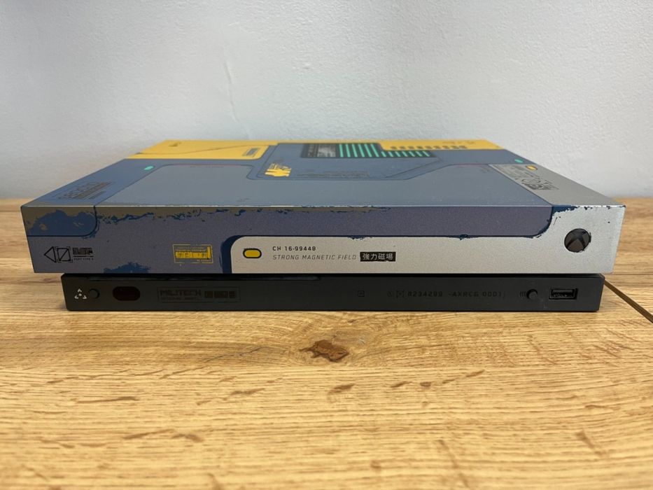Konsola Microsoft Xbox One X Z Padem Cyberpunk 2077 Edition Używany