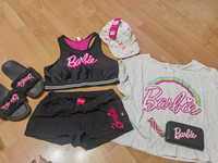 Zestaw Barbie - Top, koszulka, kapcie, czapka z daszkiem, spodenkii