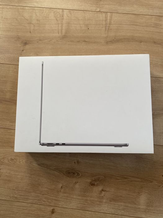 Коробка від MacBookAir