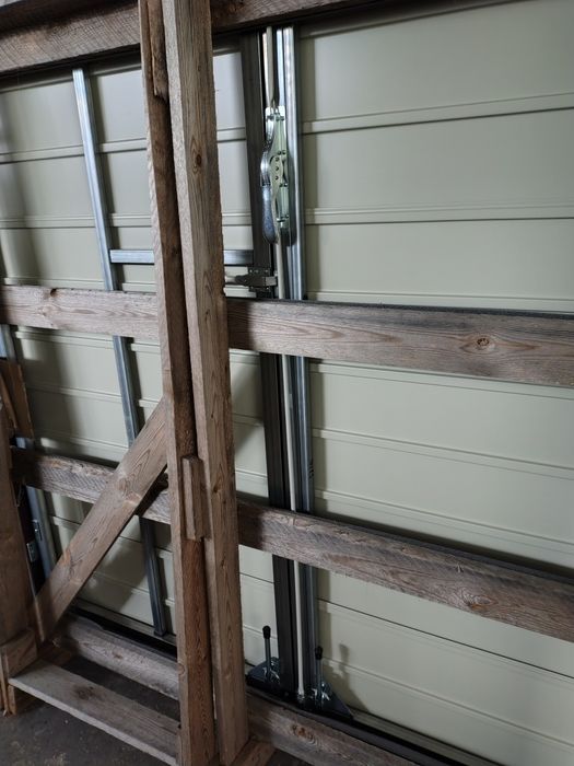 Brama garażowa Wiśniowski nowa dwuskrzydłowa 2430x2225 ciemny brąz