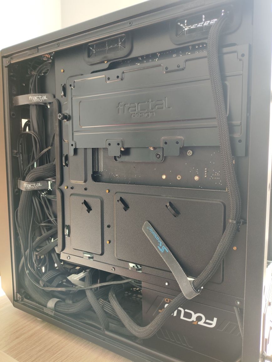 Komputer stacjonarny (Ryzen 5800X, RTX 2060, 16GB DDR4,