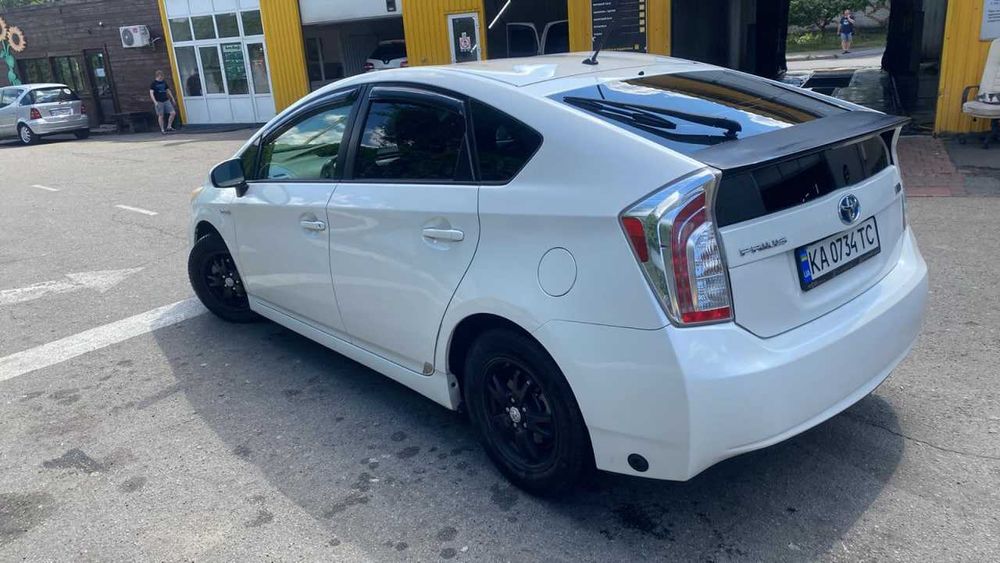 Оренда з правом викупом Київ. Toyota Prius 2013