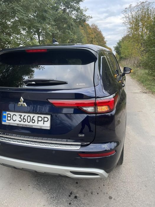 Міцубісі аутлендер