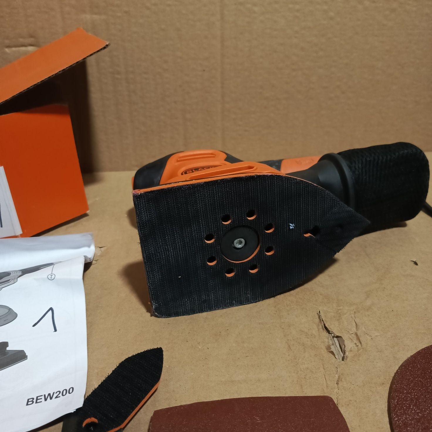 Szlifierka mimośrodowa oscylacyjna delta Black decker bew200