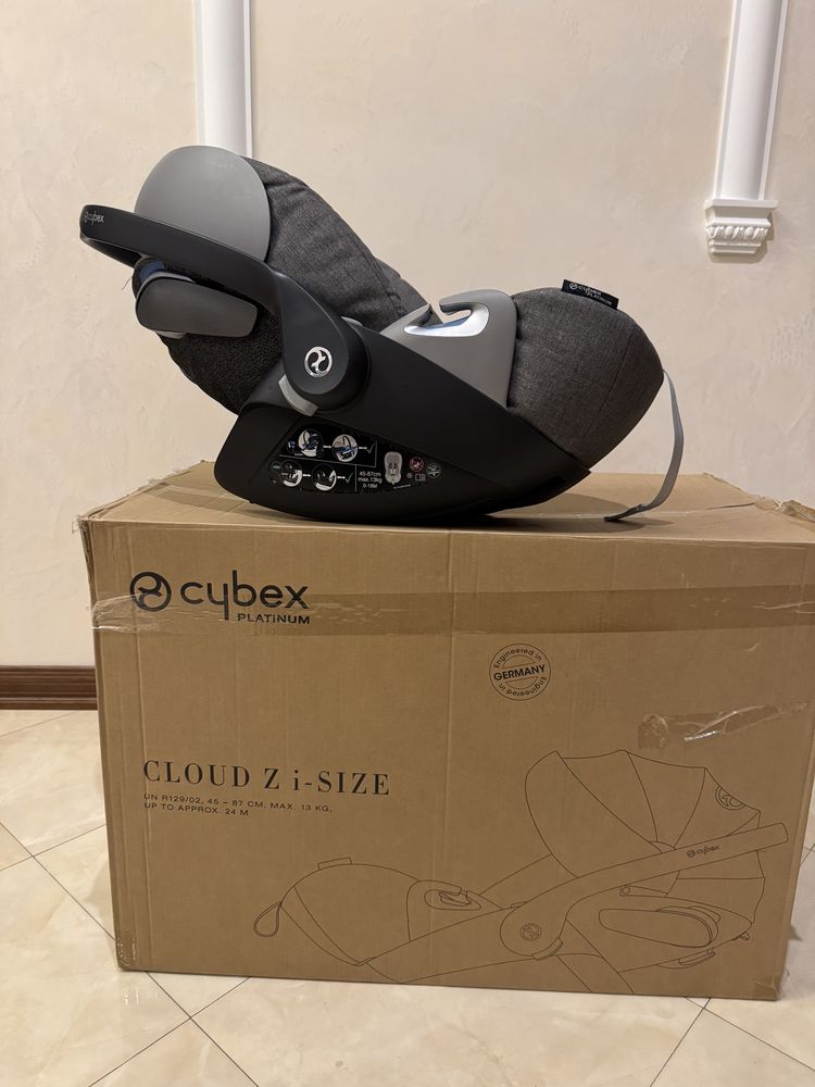 Автокрісло з народження і до року Cybex Cloud Z i-Size Soho Grey