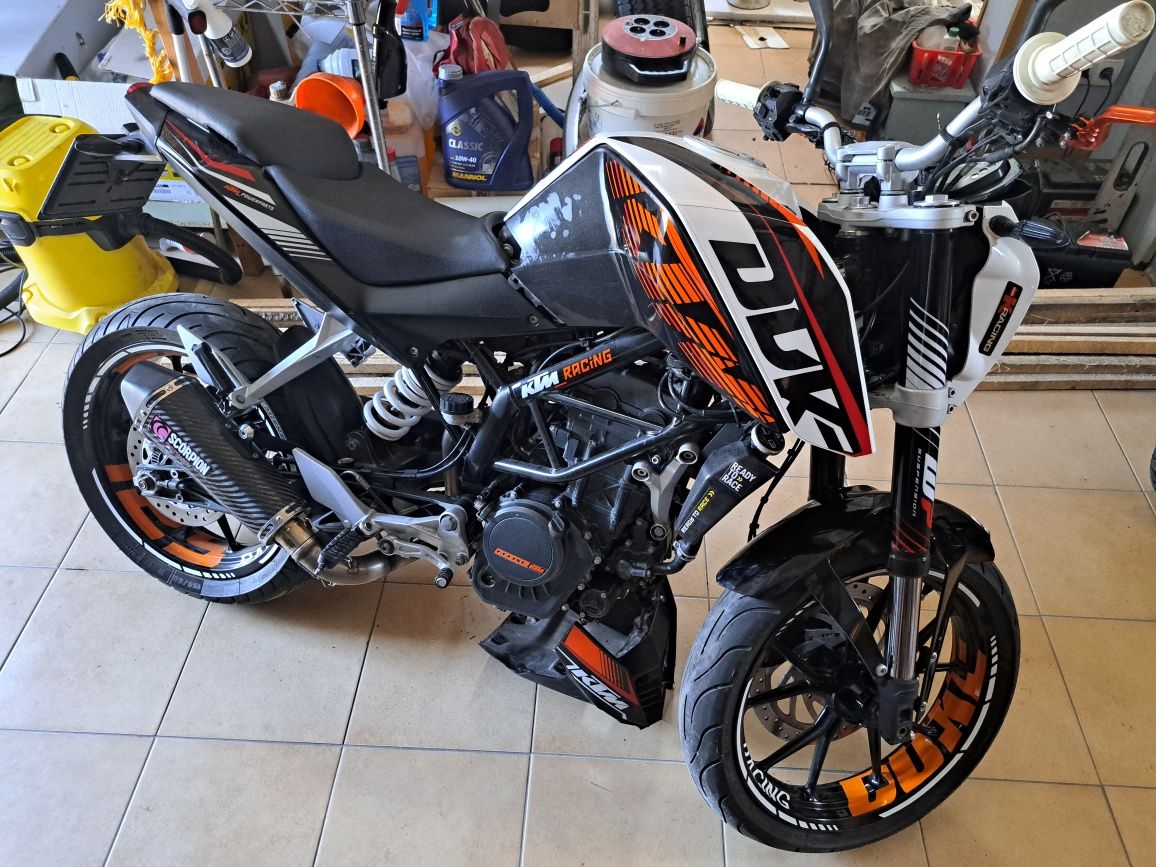 Ktm Duke  125 uszkodzony  15kM