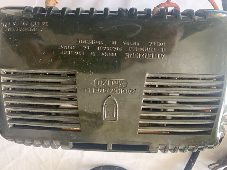 Radio antigo da marca radiomarelli