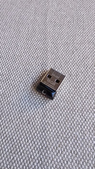 Флешка USB в отличном состоянии