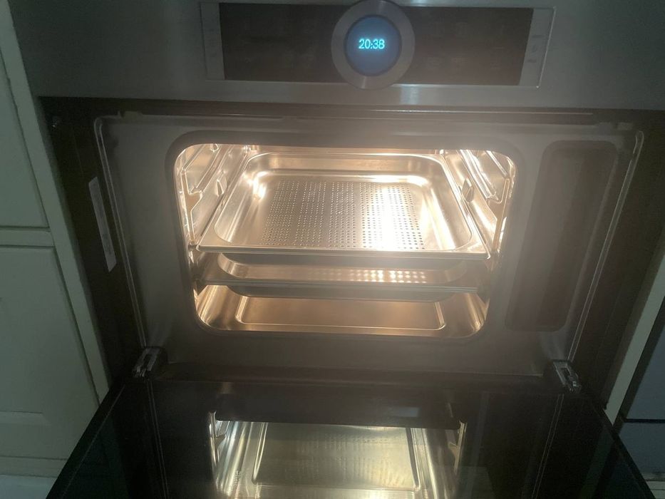 Продам духова шафа, вбудовувану пароварку Bosch Serie 8 CDG634AS