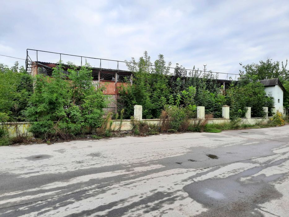 Магазин в центрі Садгори 600 м2 склад 700м2