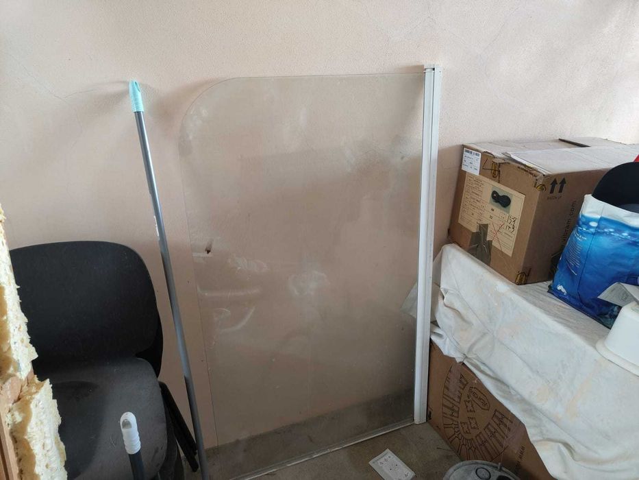 Móvel WC, resguardo, porta e sofá-cama – GRÁTIS a quem vier buscar