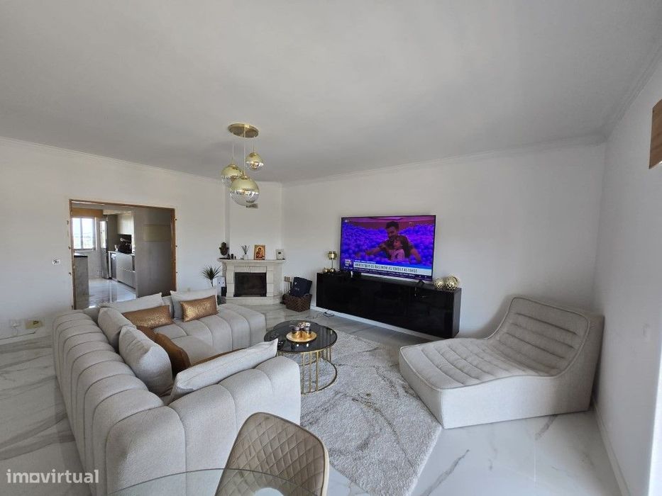 Apartamento T3 com e Lugares de Garagem