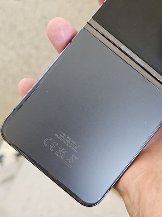 Zamienię Samsung ZFlip 5 Stan bardzo dobry najwyższa wersja 512gb+ gr