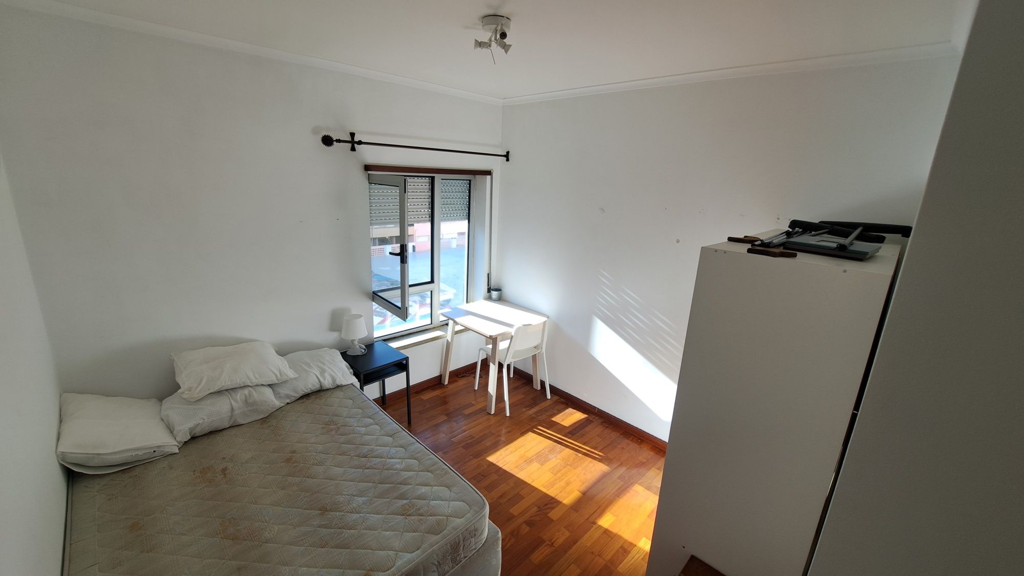 Quarto para arrendamento mensal a raparigas estudantes