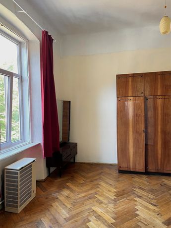 Продам 2-кімнатну квартиру в самому центрі міста Чернівці