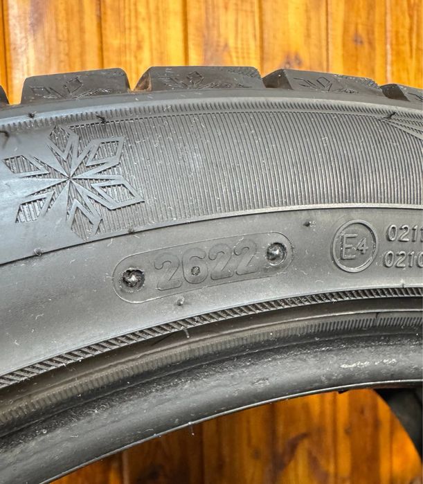 Пара шин 275 40 R20 Triangle, Зима, протектор 7 мм.