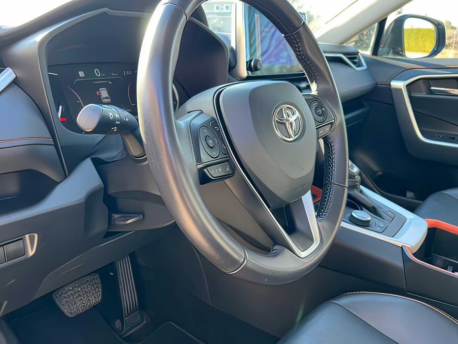 Toyota RAV4      2023