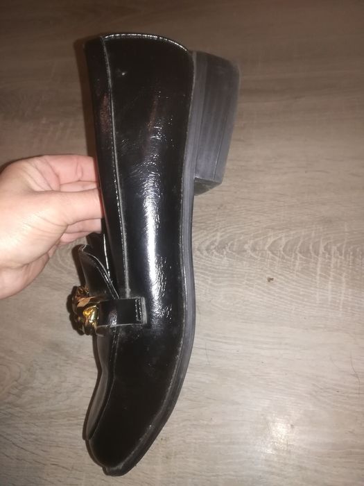 Czarne pantofle rozmiar 38