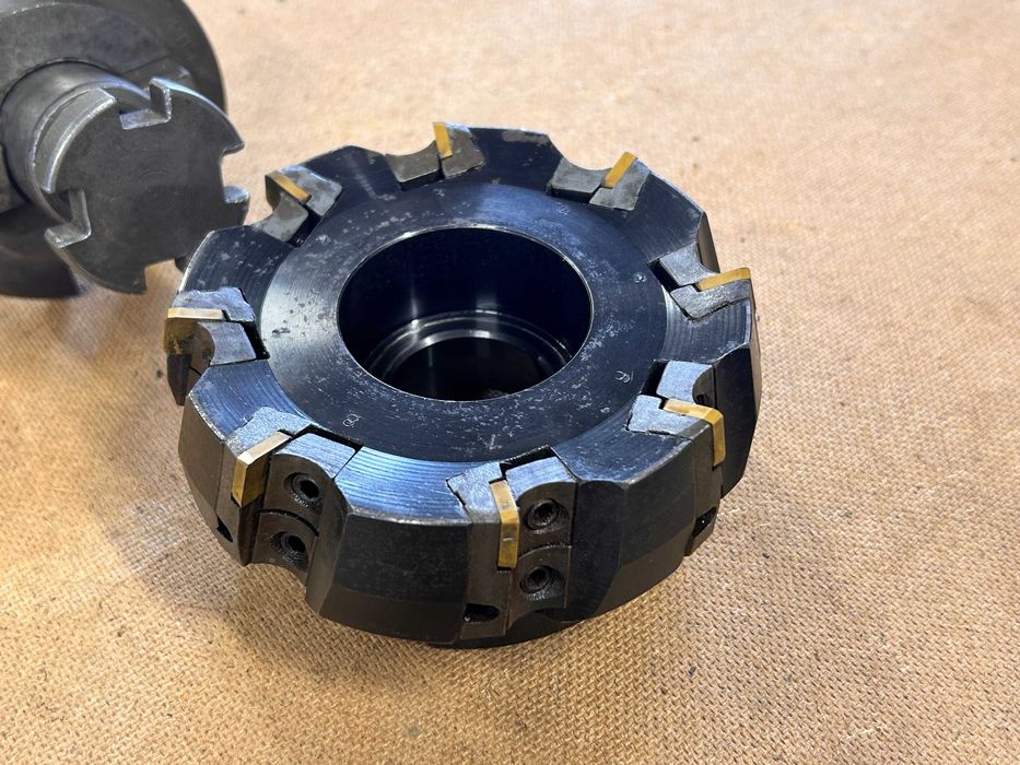 głowica do frezarki fi 125 JELENIA GÓRA z trzpieniem ISO 50 i płytkami