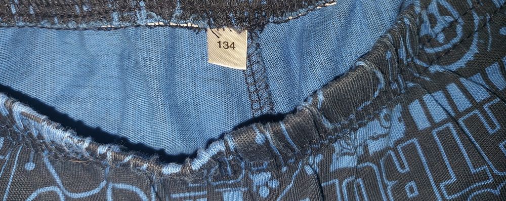 7/8 anos - impermeável Benetton e Calças Patrulha Pata
