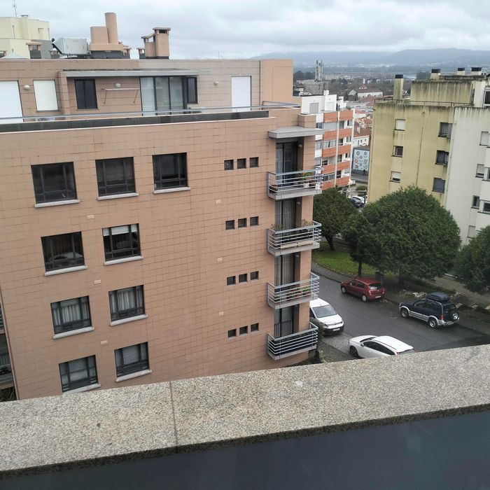 Apartamento T2 mobilado com garagem fechada