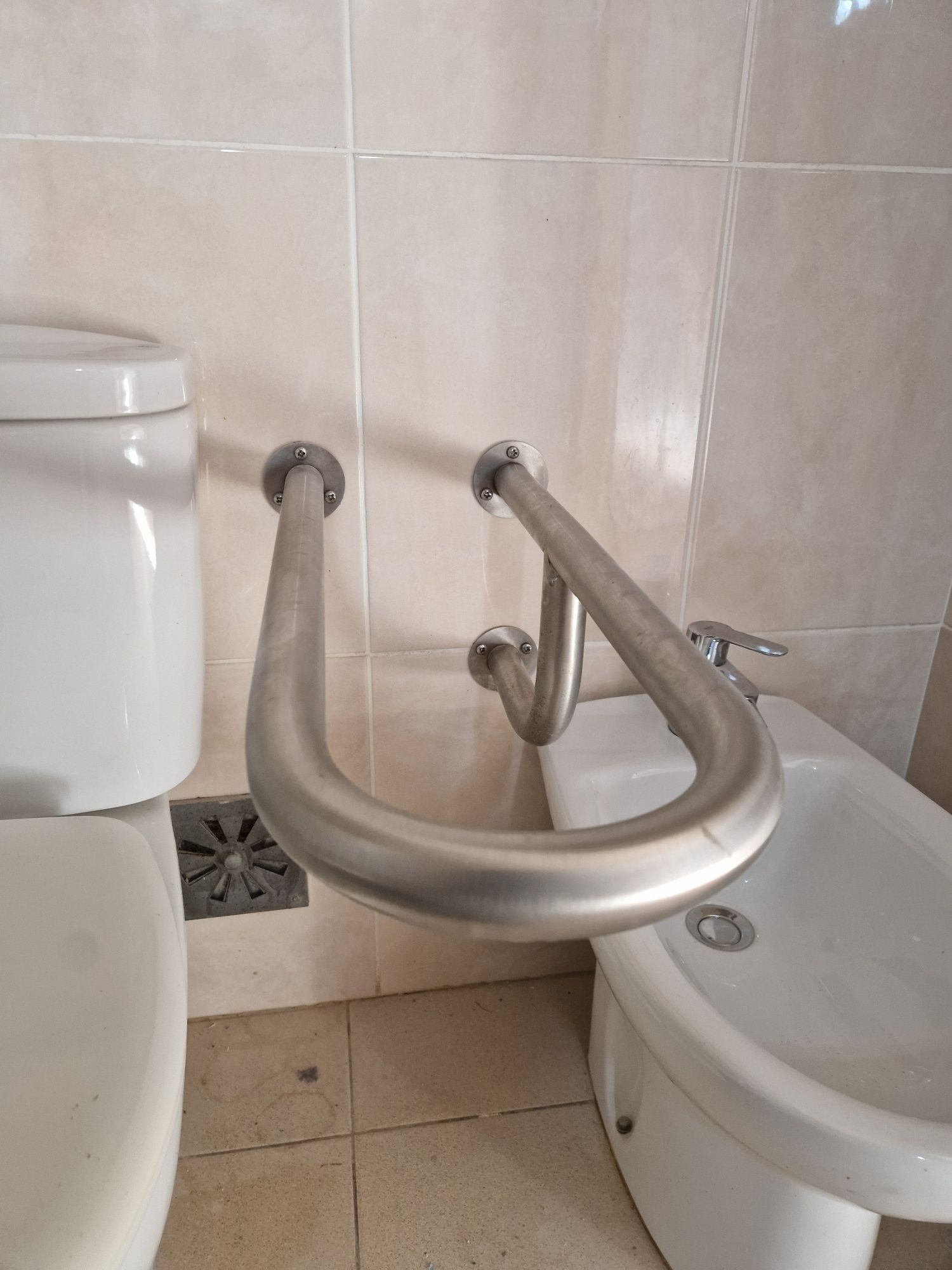 Apoios para sanita e banho